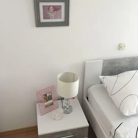 Apartman Lana *